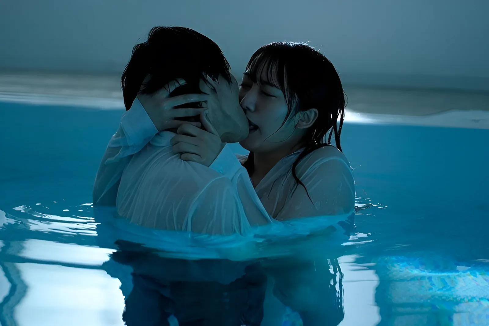 HMN-452 음탕한 여학생과 함께 수영장에 갇혀